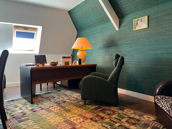 Maison à vendre 8 pièces (37) 6 chambres, double garage 1900m² terrain clos arboré Parfait état