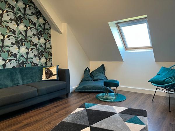 Maison à vendre 8 pièces (37) 6 chambres, double garage 1900m² terrain clos arboré Parfait état