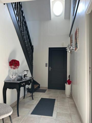 Maison à vendre 8 pièces (37) 6 chambres, double garage 1900m² terrain clos arboré Parfait état