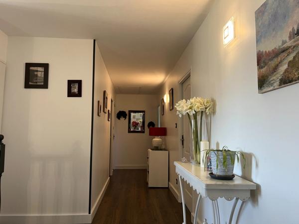 Maison à vendre 8 pièces (37) 6 chambres, double garage 1900m² terrain clos arboré Parfait état