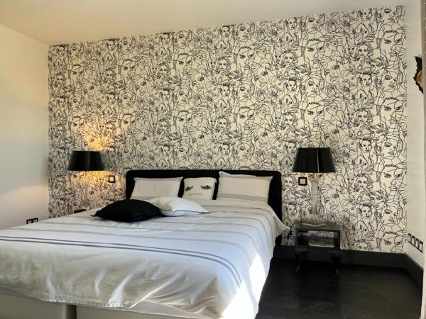 Maison à vendre 8 pièces (37) 6 chambres, double garage 1900m² terrain clos arboré Parfait état