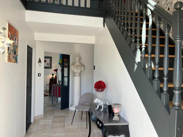 Maison à vendre 8 pièces (37) 6 chambres, double garage 1900m² terrain clos arboré Parfait état