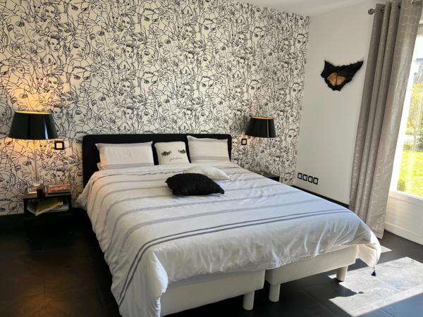 Maison à vendre 8 pièces (37) 6 chambres, double garage 1900m² terrain clos arboré Parfait état