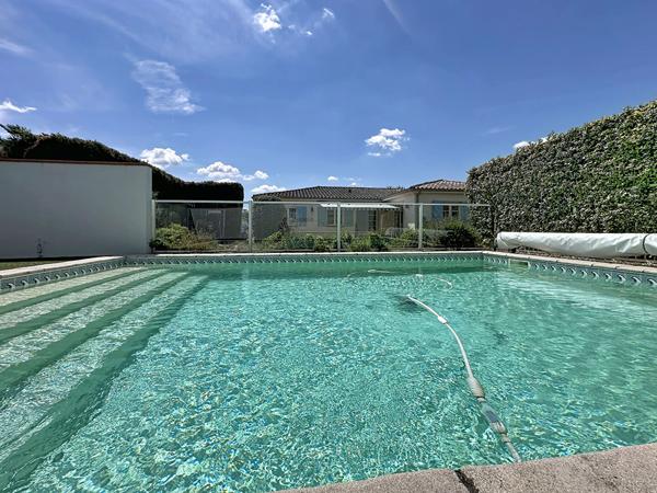 A vendre maison léojac (82) plain pied 3 chambres, bureau, piscine