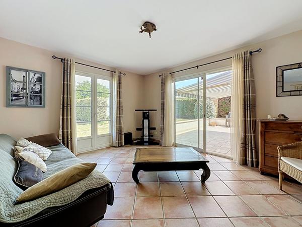 A vendre maison léojac (82) plain pied 3 chambres, bureau, piscine