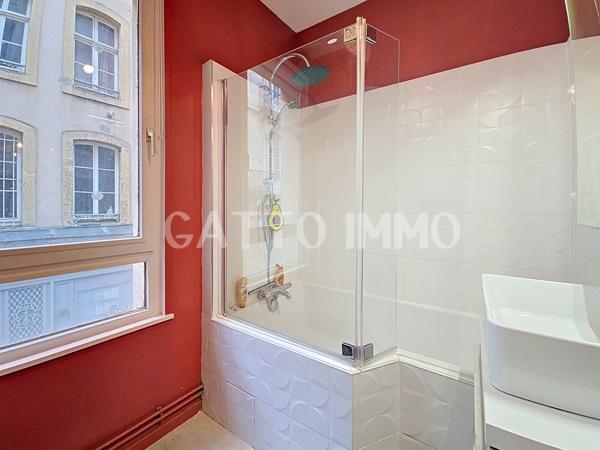 Metz (57000) SOUS OFFRE D'ACHAT // METZ CENTRE PROCHE PLACE D'ARMES // MAGNIFIQUE T3 70M² // LUMINEUX // TERRASSE 15M²