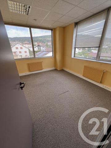 à vendre  950,66 m2 MORTEAU - 25