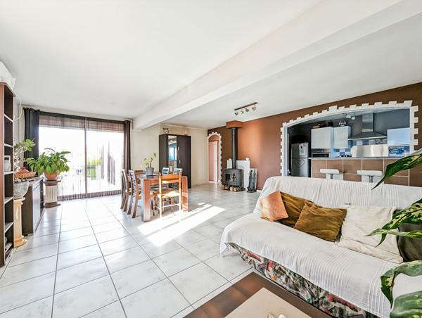 A vendre Maison 5 pièces 130 m2 avec piscine + stationnement à vendre à Oraison