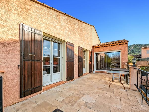 A vendre Maison 5 pièces 130 m2 avec piscine + stationnement à vendre à Oraison