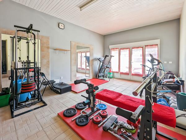 A vendre Maison 5 pièces 130 m2 avec piscine + stationnement à vendre à Oraison