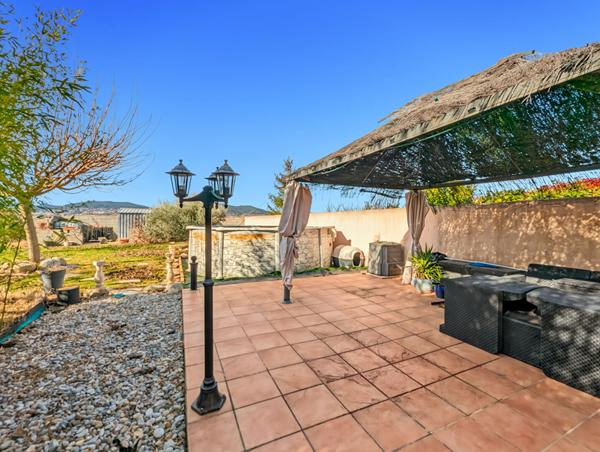 A vendre Maison 5 pièces 130 m2 avec piscine + stationnement à vendre à Oraison