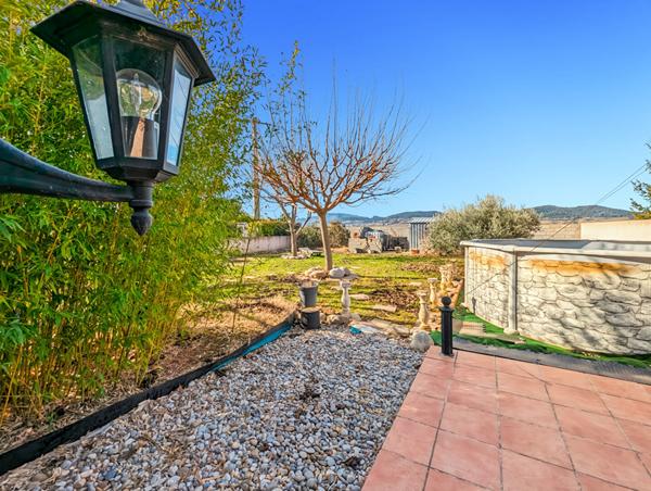 A vendre Maison 5 pièces 130 m2 avec piscine + stationnement à vendre à Oraison