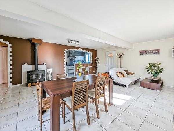 A vendre Maison 5 pièces 130 m2 avec piscine + stationnement à vendre à Oraison