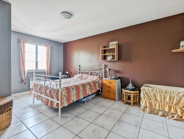 A vendre Maison 5 pièces 130 m2 avec piscine + stationnement à vendre à Oraison