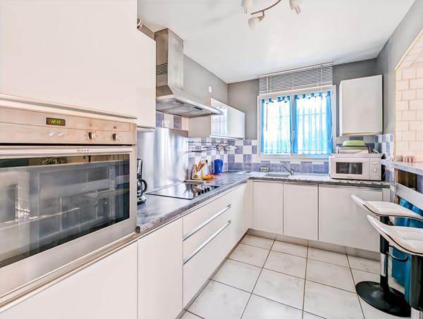 A vendre Maison 5 pièces 130 m2 avec piscine + stationnement à vendre à Oraison
