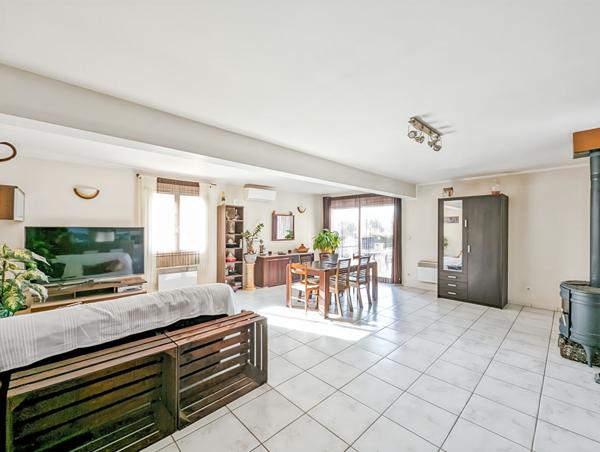 A vendre Maison 5 pièces 130 m2 avec piscine + stationnement à vendre à Oraison