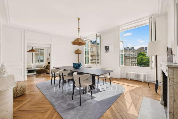 Paris VII - Remarquable appartement rénové avec vue dégagée