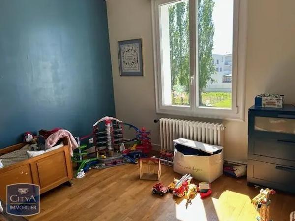 Maison à louer 5 pièces 160.74m² Saumur (49400)