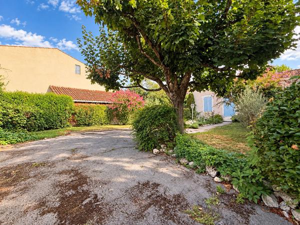 47300 VILLENEUVE SUR LOT Maison de ville avec jardin à Villeneuve/lot proche des commodités