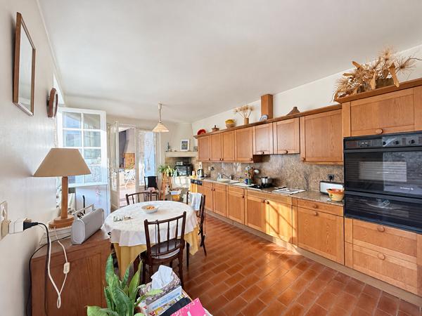 47300 VILLENEUVE SUR LOT Maison de ville avec jardin à Villeneuve/lot proche des commodités