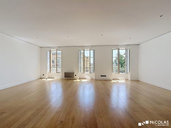 Bordeaux Hôtel de Ville – Appartement avec vue sur les jardins