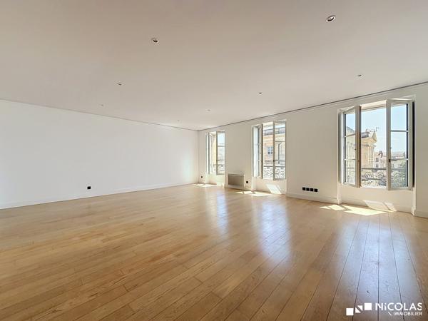 Bordeaux Hôtel de Ville – Appartement avec vue sur les jardins