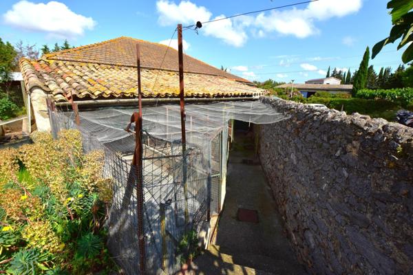 Remise en pierre 158 m² viabilisée sur terrain clos 800m²