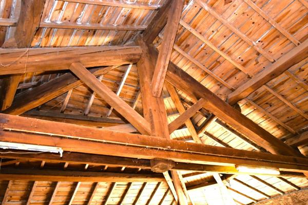 Remise en pierre 158 m² viabilisée sur terrain clos 800m²