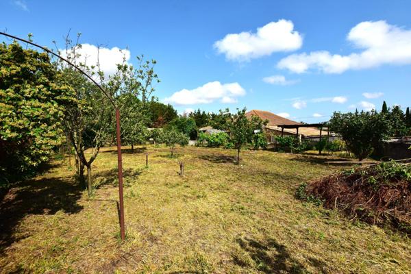 Remise en pierre 158 m² viabilisée sur terrain clos 800m²