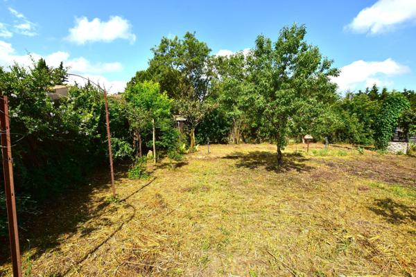 Remise en pierre 158 m² viabilisée sur terrain clos 800m²