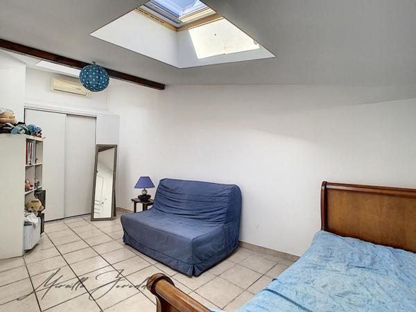 Jonquieres Saint Vincent maison en pierre 114m² avec terrasse et garage