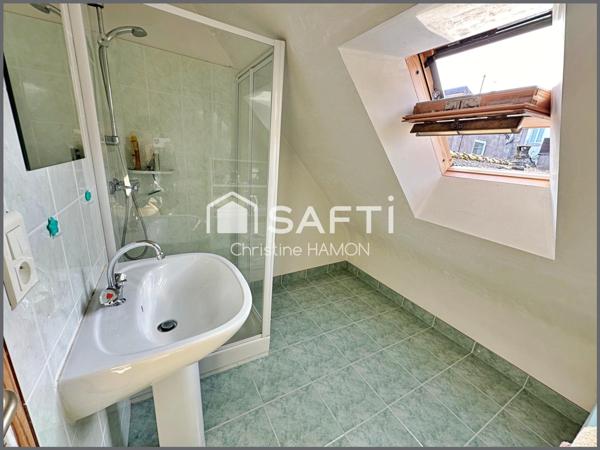 Sur le port à deux pas de la plage, tout à pied !