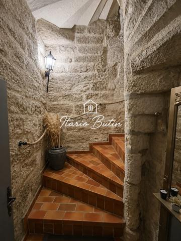 Maison de caractère de 175 m² habitables avec garage de 80 m² et extérieur