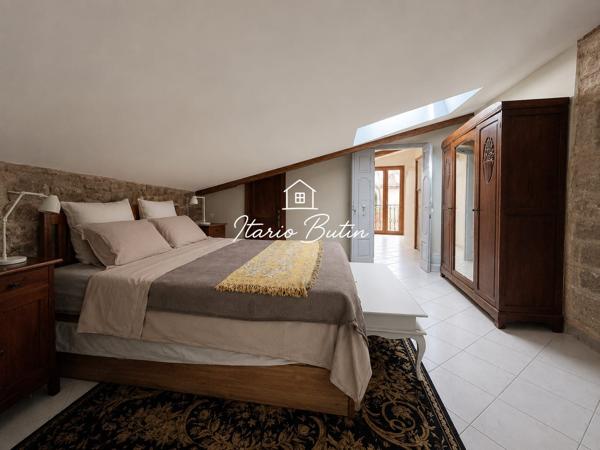 Maison de caractère de 175 m² habitables avec garage de 80 m² et extérieur