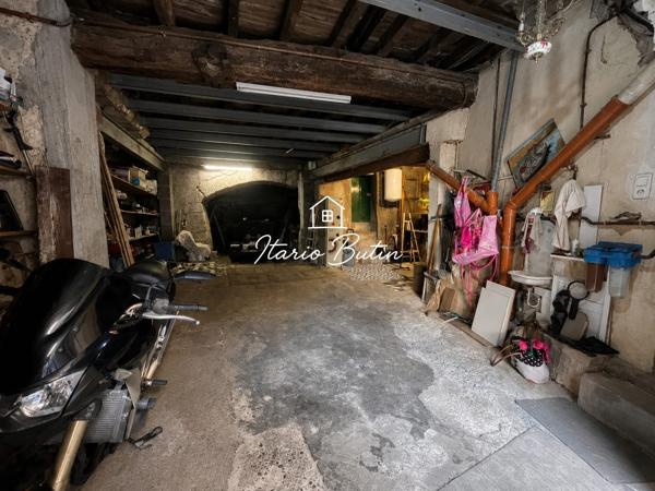 Maison de caractère de 175 m² habitables avec garage de 80 m² et extérieur