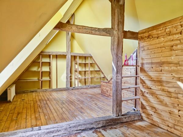 Grande longère à rénover avec dépendances, à Changé (72)