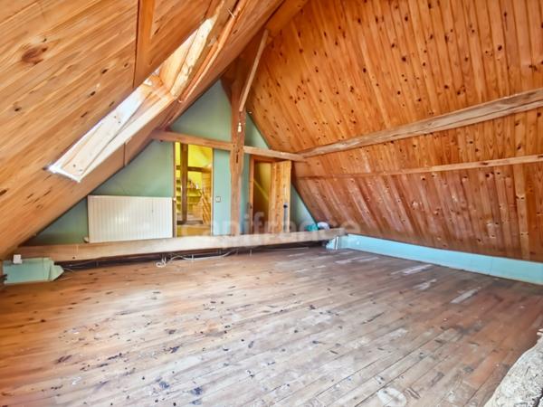 Grande longère à rénover avec dépendances, à Changé (72)