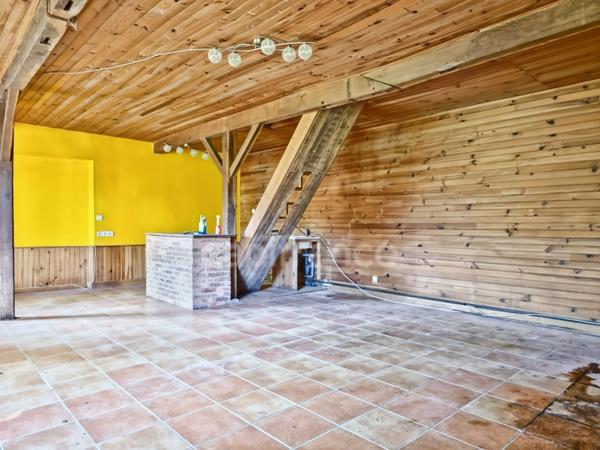 Grande longère à rénover avec dépendances, à Changé (72)