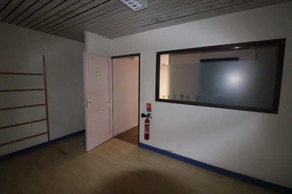 A VENDRE 110 M² DE BUREAUX DE PLAIN PIED A ROCHEFORT (17)