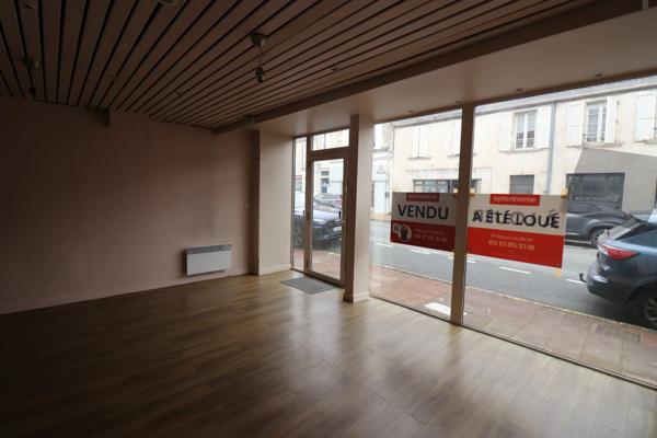 A VENDRE 110 M² DE BUREAUX DE PLAIN PIED A ROCHEFORT (17)