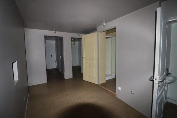 A VENDRE 110 M² DE BUREAUX DE PLAIN PIED A ROCHEFORT (17)