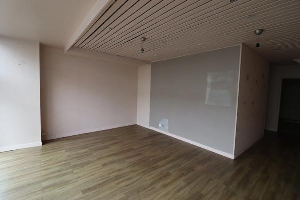 A VENDRE 110 M² DE BUREAUX DE PLAIN PIED A ROCHEFORT (17)