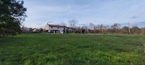 FERME A RENOVER. 5000 M2 TERRAIN. GROS POTENTIEL