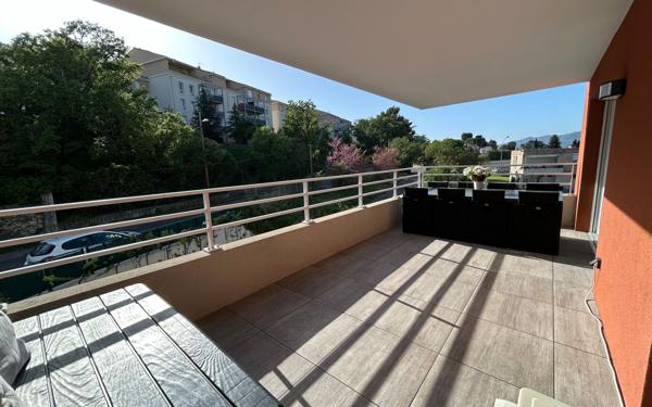 Appartement à vendre    3 pièces • 63,86 m2 Marseille 12