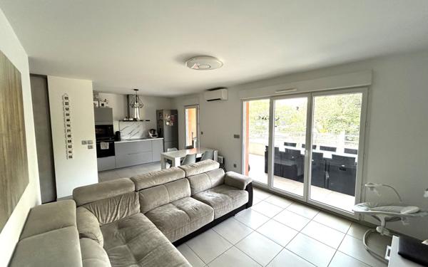 Appartement à vendre    3 pièces • 63,86 m2 Marseille 12