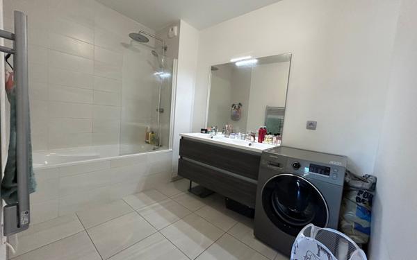 Appartement à vendre    3 pièces • 63,86 m2 Marseille 12