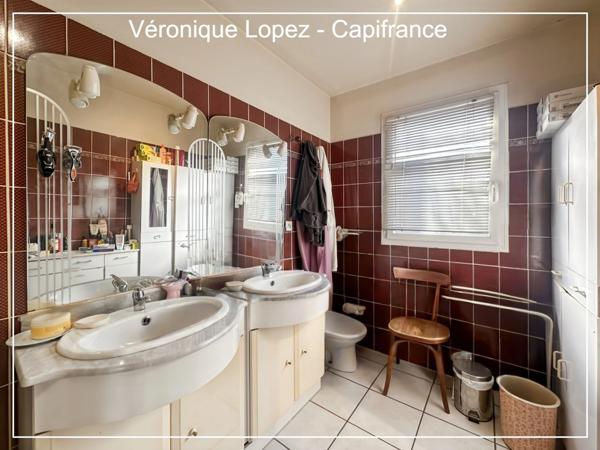 FOULAYRONNES, maison de plain-pied de 96 m² avec jardin, terrasse, double garage, VENDUE LOUEE.