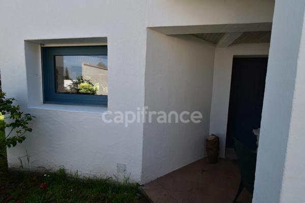 NOTRE DAME DE MONTS (85) entre SAINT JEAN DE MONTS et NOIRMOUTIER maison d'architecte 118 m² 4 chambres , 1 bureau , 2 WC , 2 salle d'eau garage terrain de 1 000 m² puits