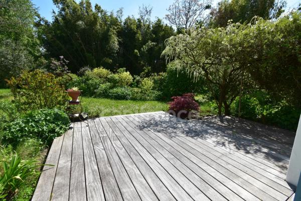 NOTRE DAME DE MONTS (85) entre SAINT JEAN DE MONTS et NOIRMOUTIER maison d'architecte 118 m² 4 chambres , 1 bureau , 2 WC , 2 salle d'eau garage terrain de 1 000 m² puits