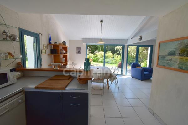 NOTRE DAME DE MONTS (85) entre SAINT JEAN DE MONTS et NOIRMOUTIER maison d'architecte 118 m² 4 chambres , 1 bureau , 2 WC , 2 salle d'eau garage terrain de 1 000 m² puits